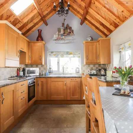 Stable * Stoupe Brow